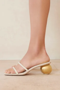 Cult Gaia Sandals|Shoes><noscript><img width=