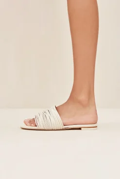 Cult Gaia Flats|Sandals><noscript><img width=